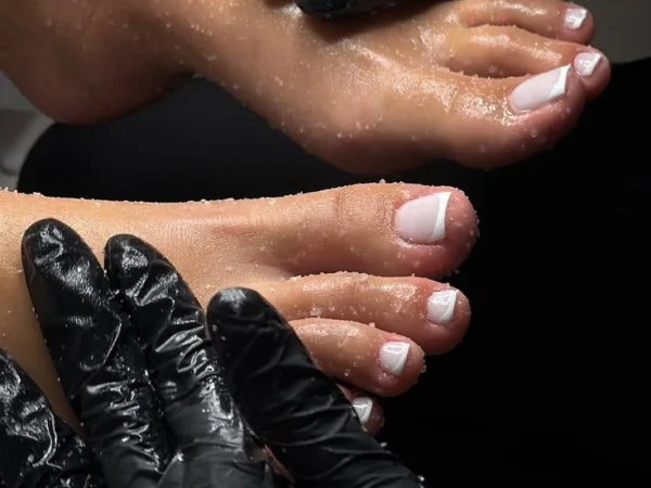 Gel pedicure in Aruba at your hotel or villa